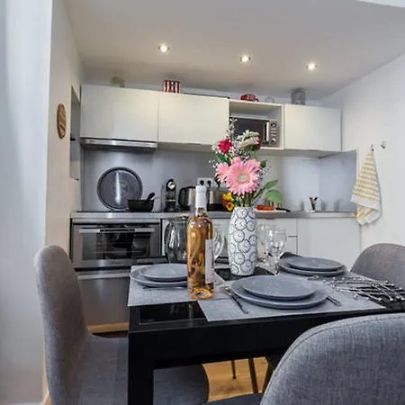 Angle Droit- Loft Et Atypique, Climatisation, Vieux-nice *