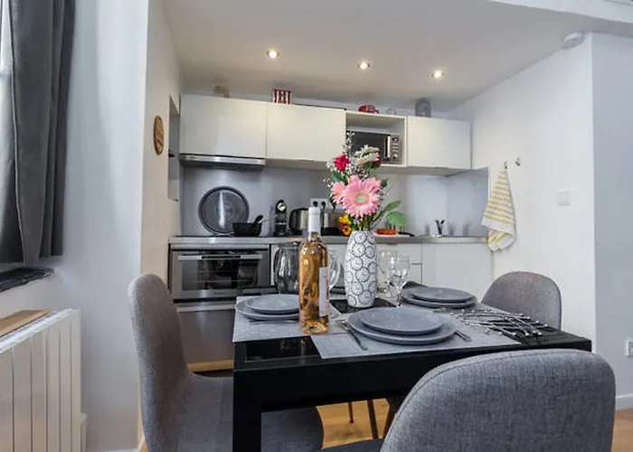 Angle Droit- Loft Et Atypique, Climatisation, Vieux-nice *