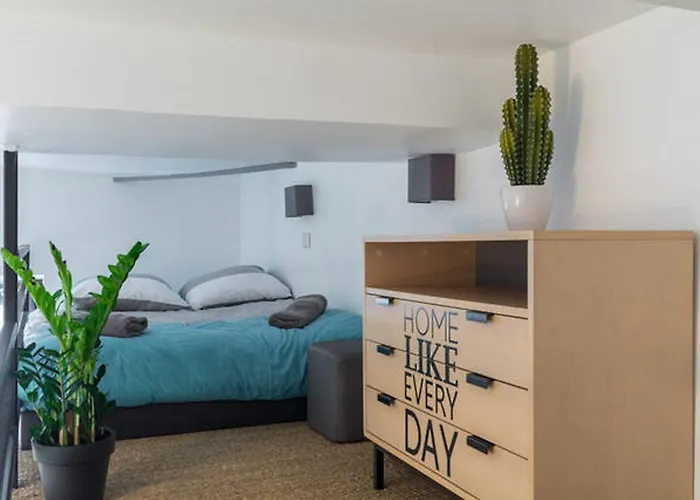 Angle Droit- Loft Et Atypique, Climatisation, Vieux-nice Daire *